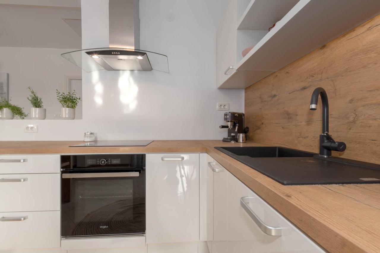 Newly Renovated Holiday Apartment Sirius Porec Esterno foto