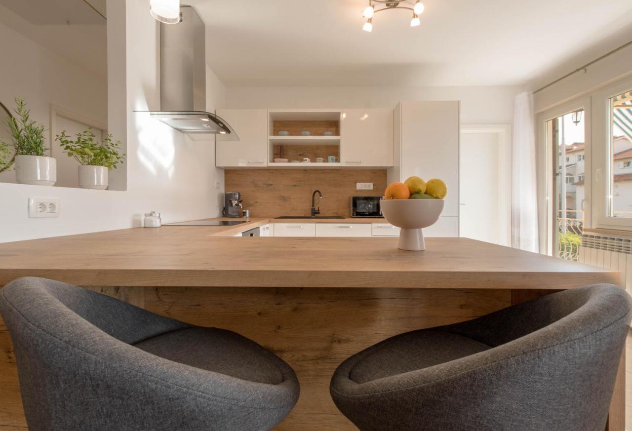 Newly Renovated Holiday Apartment Sirius Porec Esterno foto