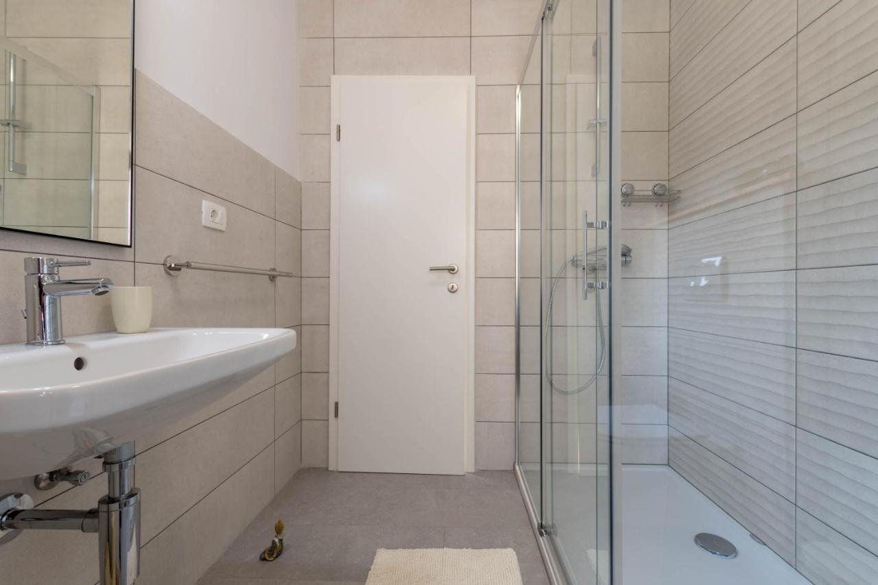 Newly Renovated Holiday Apartment Sirius Porec Esterno foto