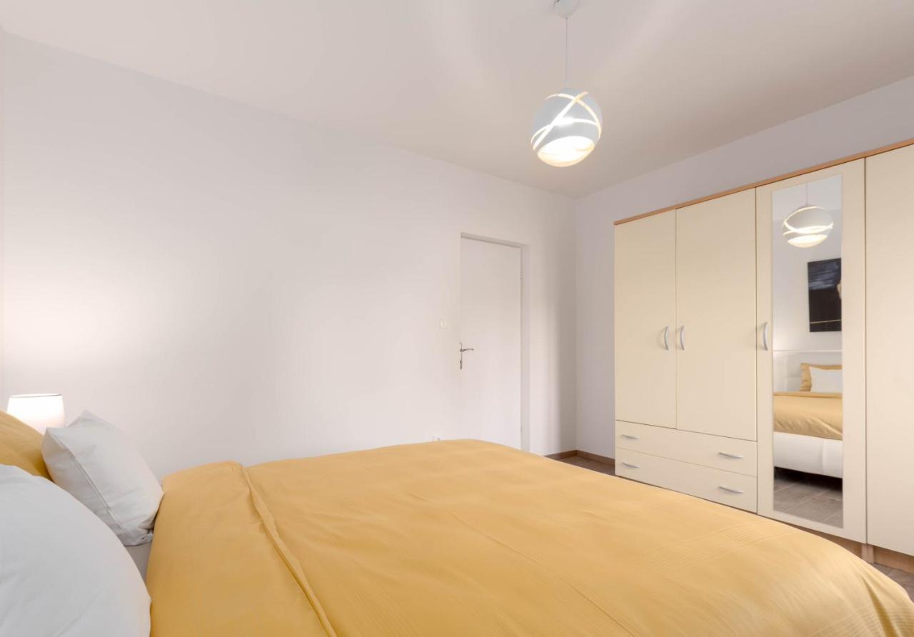Newly Renovated Holiday Apartment Sirius Porec Esterno foto