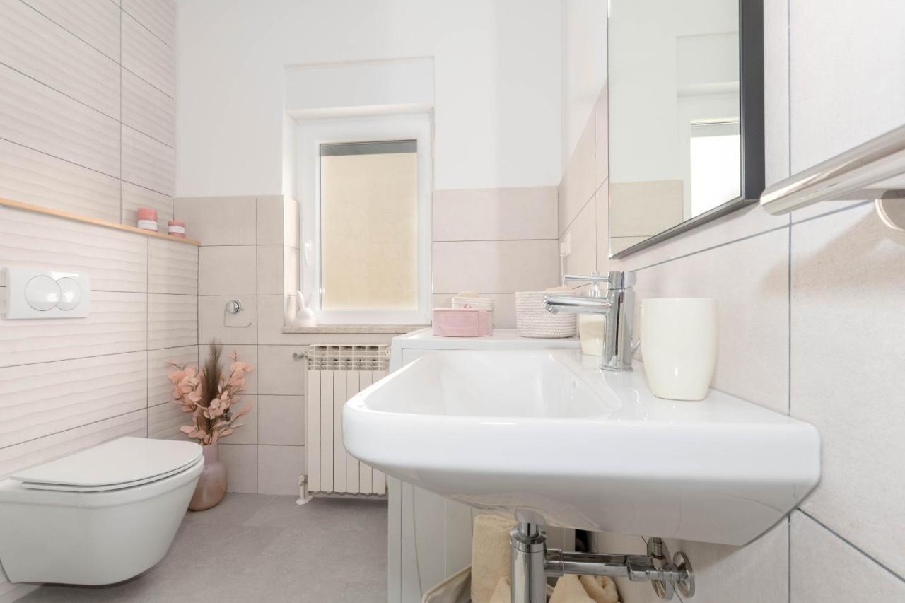 Newly Renovated Holiday Apartment Sirius Porec Esterno foto