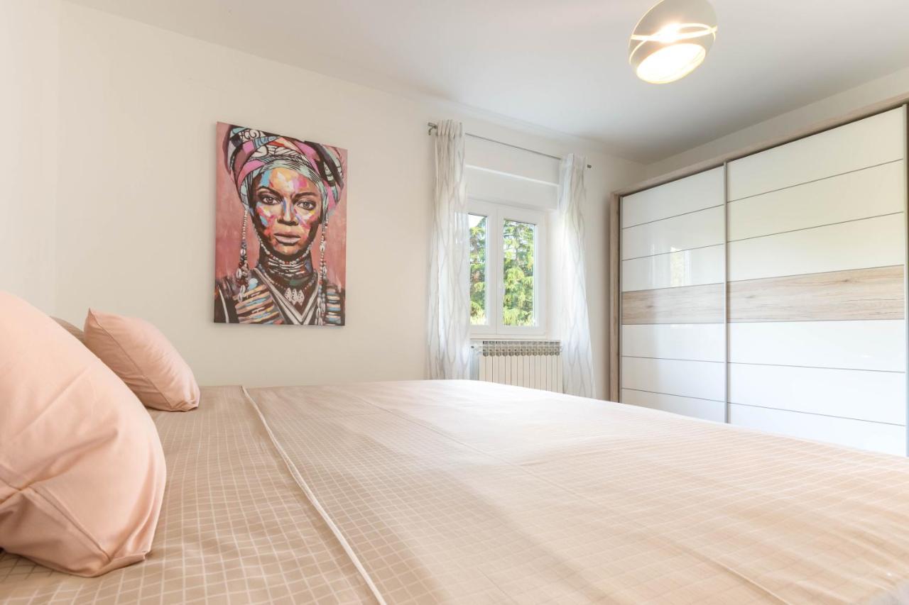 Newly Renovated Holiday Apartment Sirius Porec Esterno foto